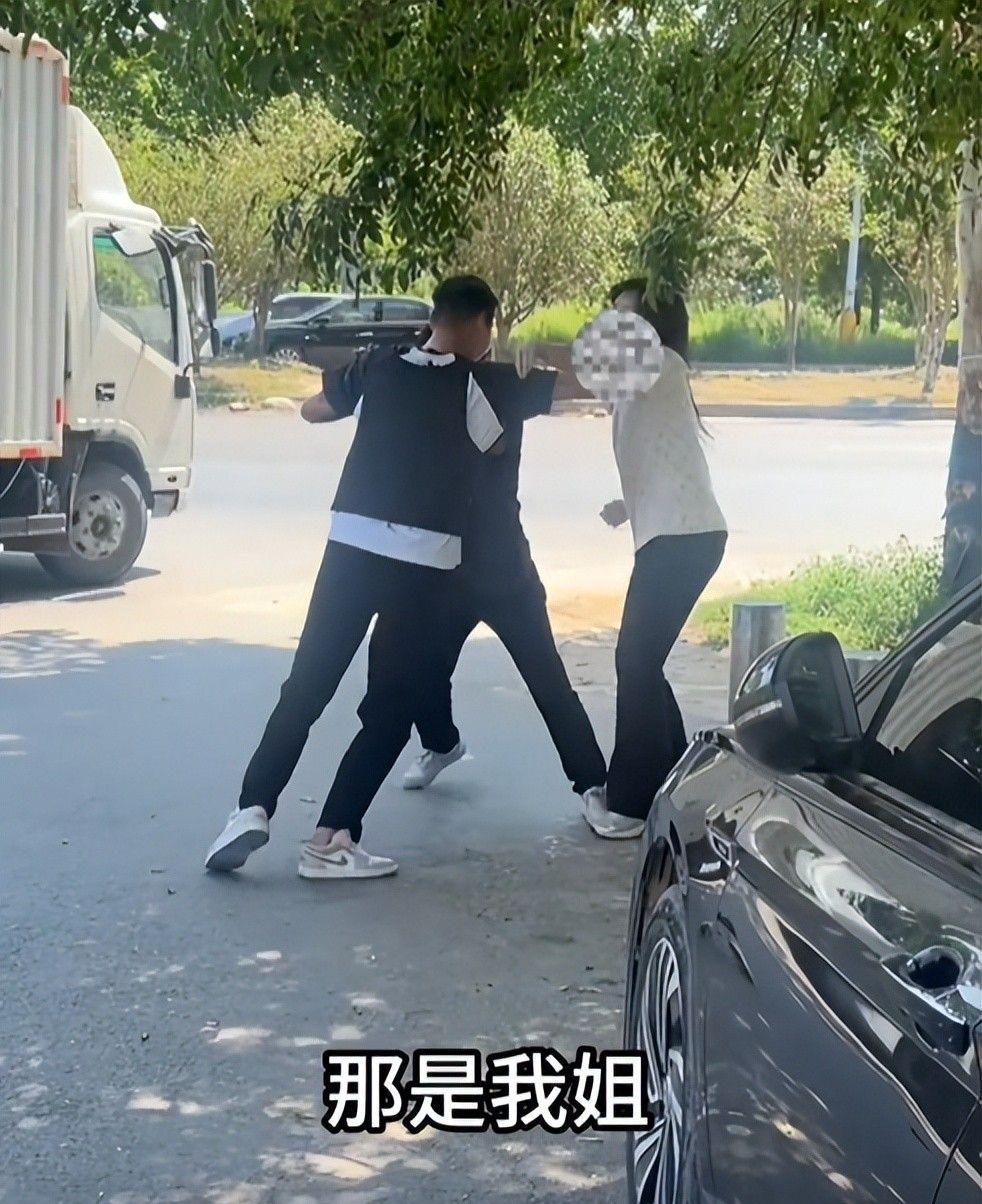 女孩上海买房父母让过户弟弟，拒绝后险被送精神病院，幸好有准备